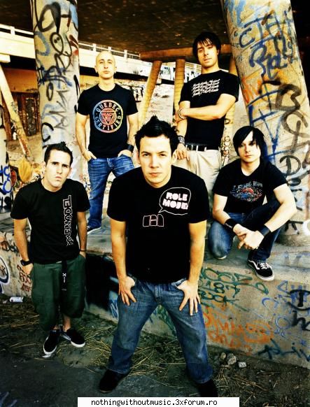 Simple Plan - Simple plan consists of five members: Pierre - Formatii !!